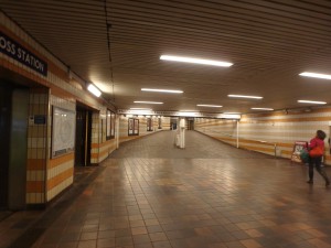 地下鉄の通路