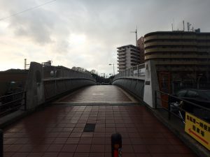 三国ヶ丘駅・駅の北側の線路を横断する橋